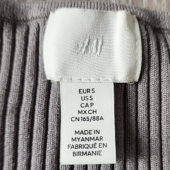 H&M Grey Top - Picture 2 of 2